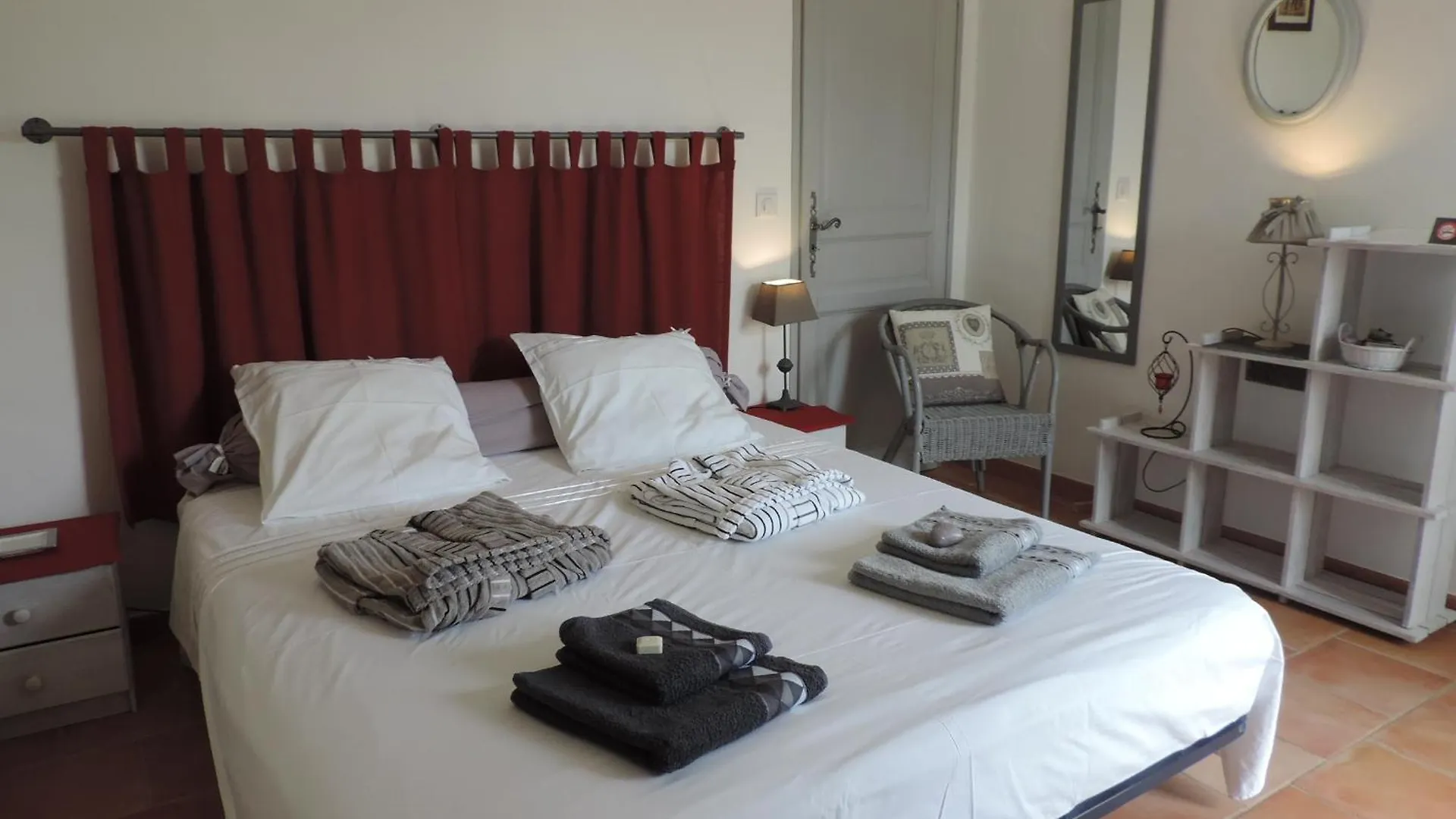 Chambre 2 Pers, Cuisine D'Ete Le Fare Tchanque Parking Gratuit Sur Place Cavaillon Homestay