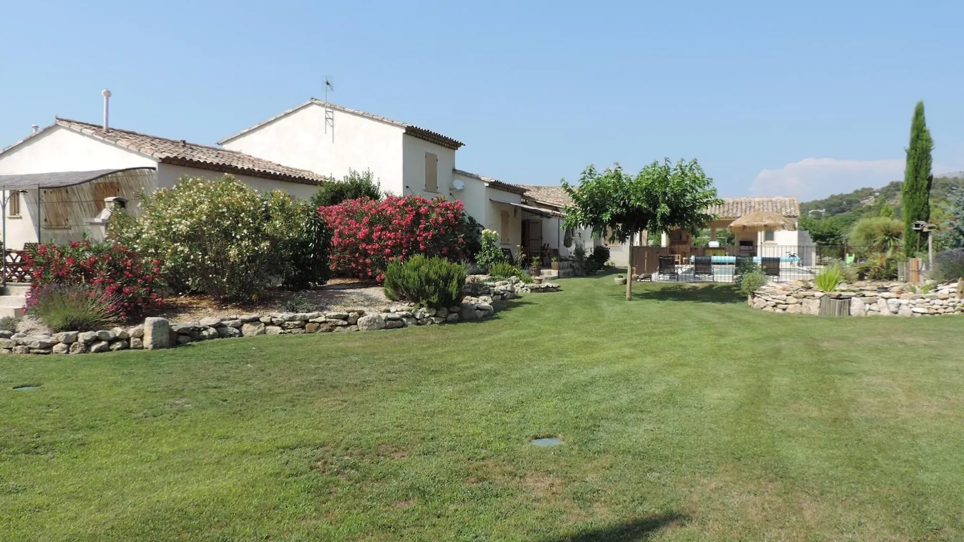 Chambre 2 Pers, Cuisine D'Ete Le Fare Tchanque Parking Gratuit Sur Place Cavaillon Homestay