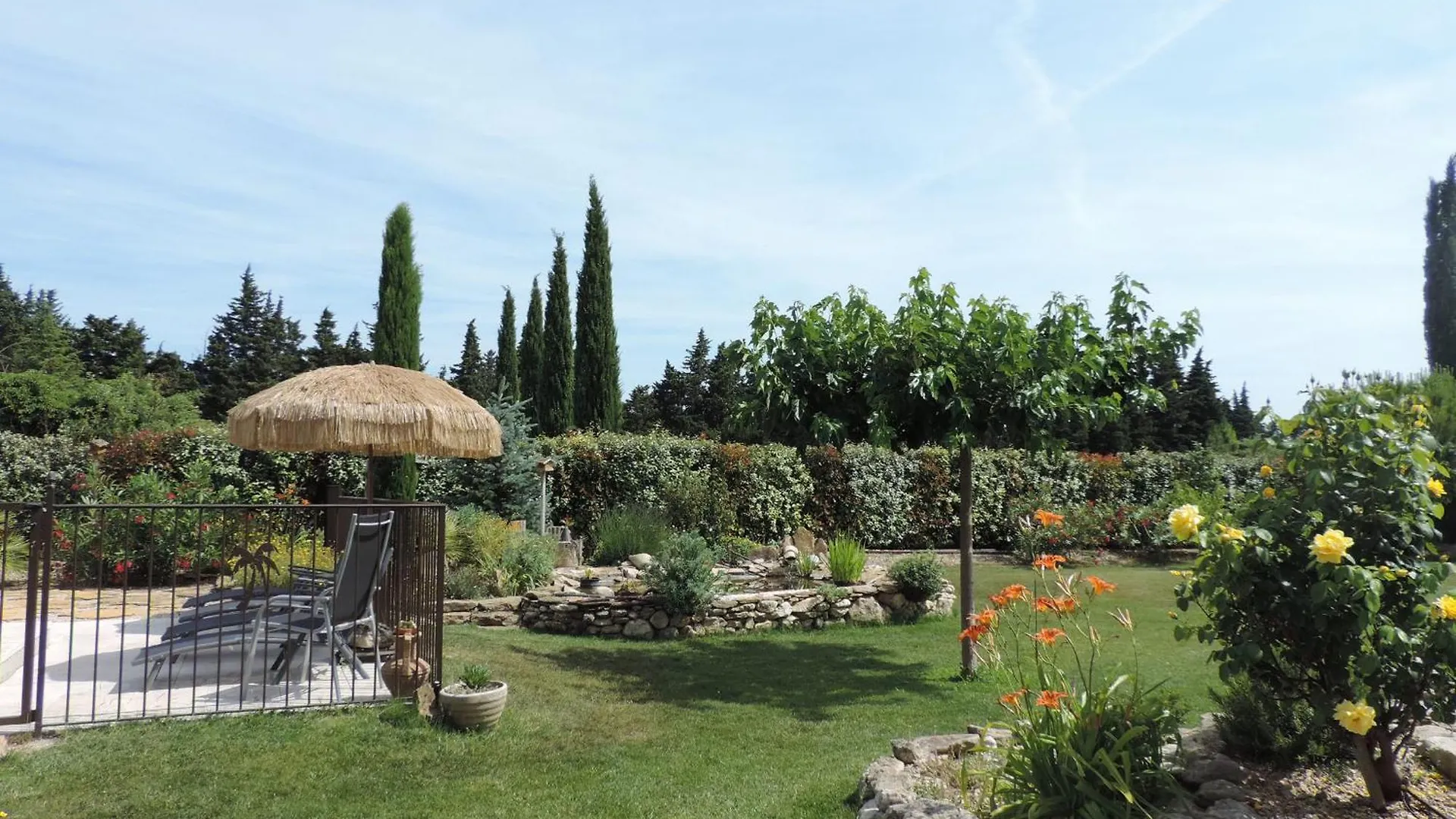 Homestay Chambre 2 Pers, Cuisine D'Ete Le Fare Tchanque Parking Gratuit Sur Place Cavaillon France